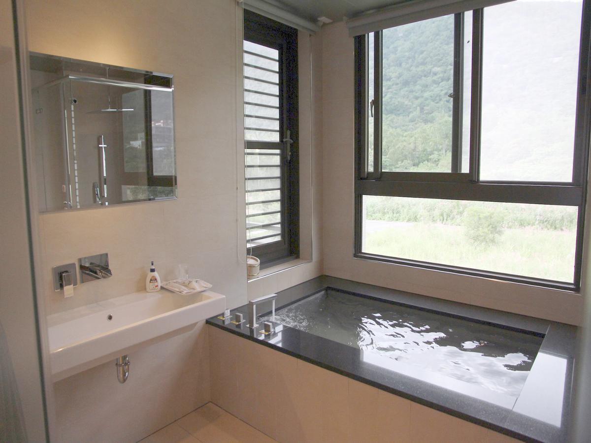 Peace Area Hot Spring Hotel Jiaoxi Εξωτερικό φωτογραφία